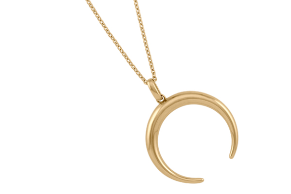 Yellow gold horn pendant necklace.