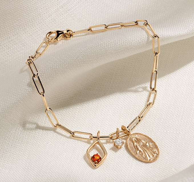 image of yellow gold paper clip charm bracelet