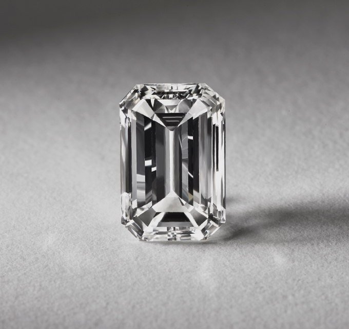 loose emerald cut diamond