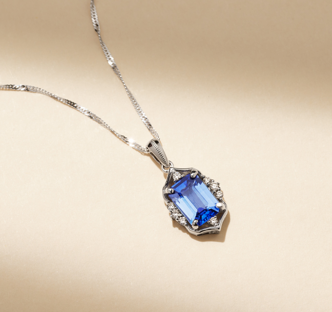 blue sapphire pendant