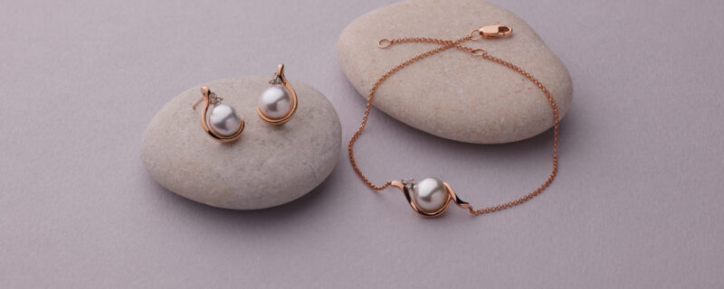 Blue Akoya Midnight pearls with rose gold chain and earrings