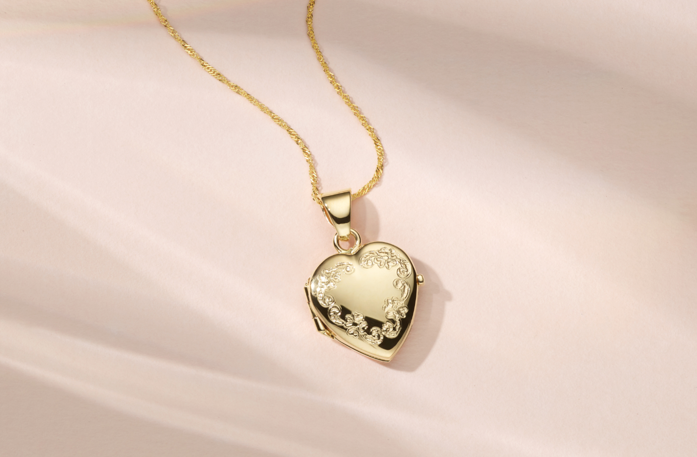 Vletter Locket The Violetta Locket: Artisan Crafted in Italy